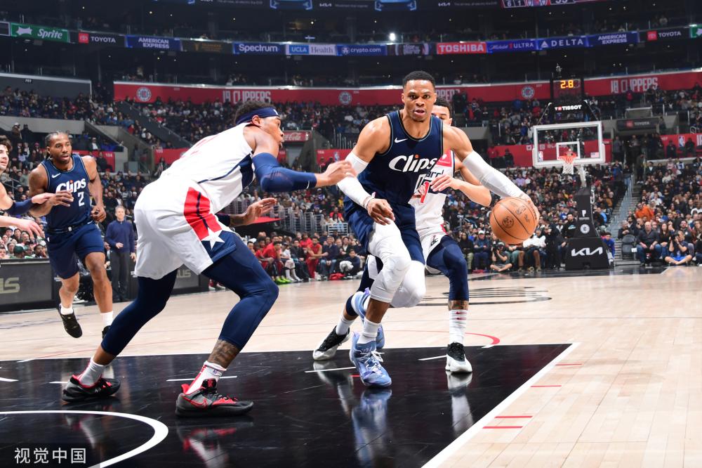 很多球迷容 很多球迷容