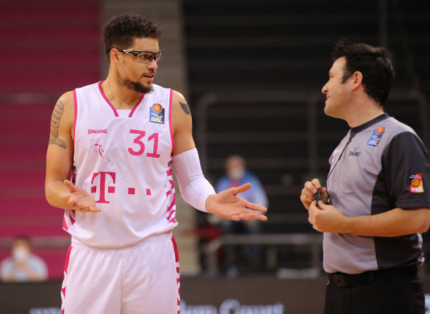 之间的差距 之间的差距